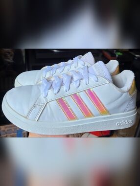Sz 2 Little Girl's ADIDAS GRAND COURT 2.0 White Leather Iridescent Casual Shoes